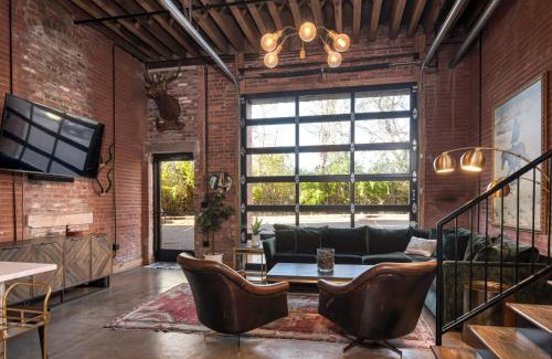 Nashville Casa | One-Of-A-Kind! Roll Up Garage Door-Pool, Speakeasy