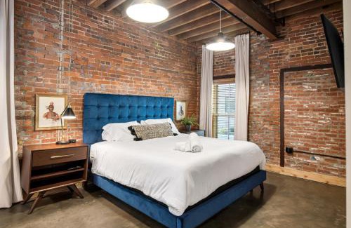 Nashville Casa | One-Of-A-Kind! Roll Up Garage Door-Pool, Speakeasy