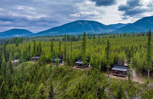 Polebridge Cabina | One of a kind views of Glacier National Park! Canyon Cabin at Thunderbird Ridge.