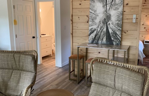 Ben Wheeler Casa | One of five modern bungalows- 1st Monday Trade Days, Music Festivals, East Texas