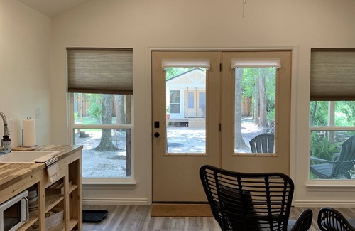 Ben Wheeler Casa | One of five modern bungalows -1st Monday Trade Days, Music Festivals, East Texas