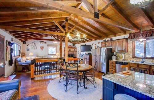 Woodland Park Casa | NUEVO: Green Mountain Falls Summer Home