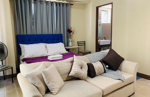 Pasay Apartamento | One Palm Tree Villas Condominium - Studio 5M with Balcony - Across Terminal 3 Airport