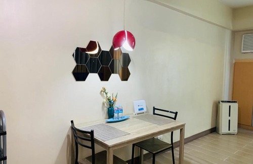 Pasay Apartamento | One Palm Tree Villas Condominium - Studio 5M with Balcony - Across Terminal 3 Airport