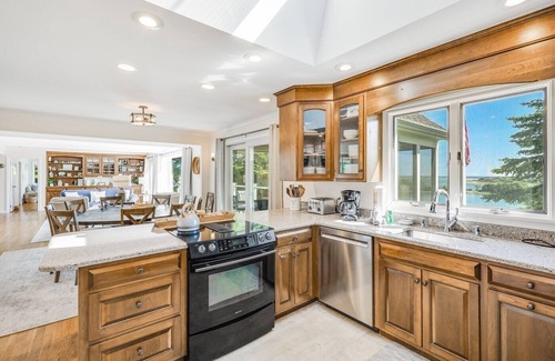East Orleans Casa | One Particular Harbor - East Orleans Waterfront Vacation Haven, Sleeps 10