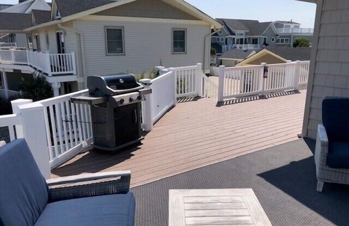 Stone Harbor Casa | One short block to 120th St Beach in SH - 7 Bedrooms and 5 Full Baths!