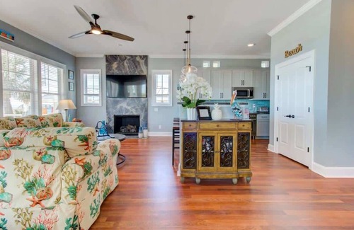 North Carolina Coast Casa | One Step Away- Upper and Lower Unit Included