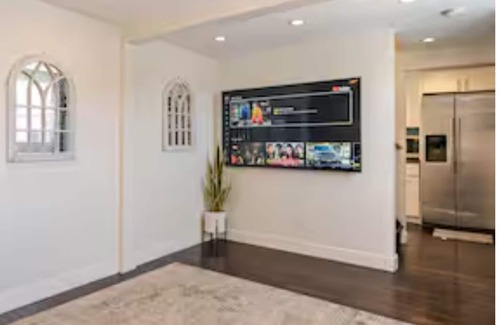 Oakland Casa | One stop in SF. Free parking and close to everything.