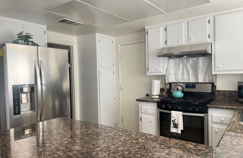 Spring Valley Casa | One story 3 bedroom home-10 minutes to strip