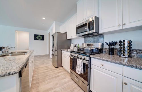 Victorville Casa | One-story home for families & pets w large fenced backyard