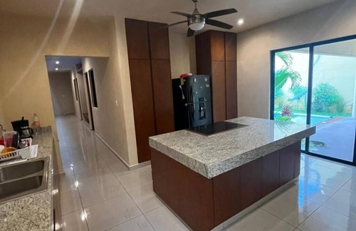 Conkal Casa | Casa de una planta con ALBERCA