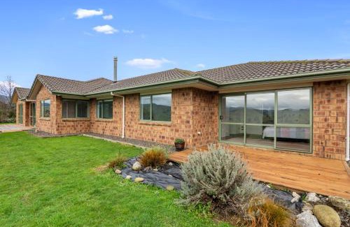 Wakefield Casa | One Two Eight - Richmond Holiday Home
