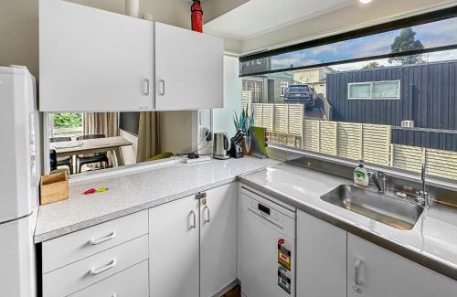 Onehunga Casa | Onehunga Oasis l 2bed Private Home l Cornwall Park