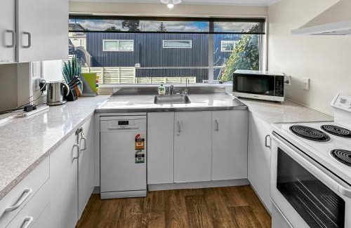 Onehunga Casa | Onehunga Oasis l 2bed Private Home l Cornwall Park