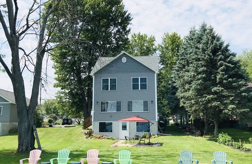 Central Square Casa | Oneida Lakefront Home with Dock @ Peaceful Big Bay