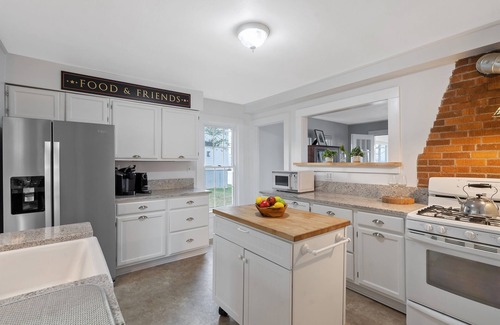 Cleveland Casa | Oneida Lakeside | Private Dock | Pet Friendly