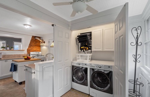 Cleveland Casa | Oneida Lakeside | Private Dock | Pet Friendly