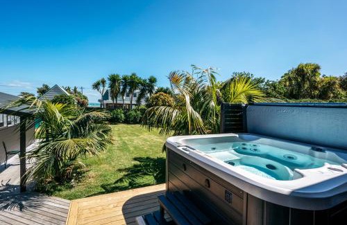 Blackpool Casa | Oneroa Coastal Classic - Coast & Country