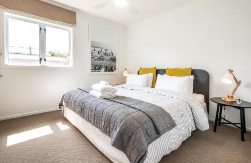 Blackpool Casa | Oneroa Coastal Classic - Coast & Country