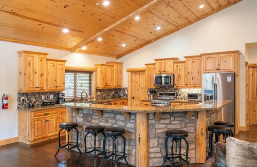 Summit Estates Cabina | Only 1 Mile To Snow Summit! | Big Bear Home | Paradise Pines by AvantStay