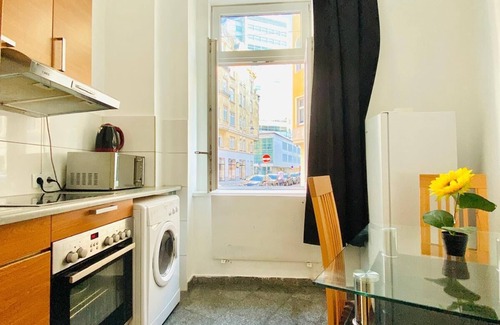 Leopoldstadt Apartamento | Only 10-min to Danube River, 1BR Spacious Apt.