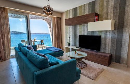 Qawra Apartamento | only for family Central Luxury Seafront, Bugibba