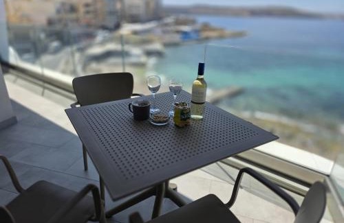 Qawra Apartamento | only for family Central Luxury Seafront, Bugibba