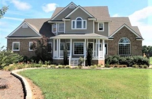 Columbia Casa | Only minutes from the beach! Why pay the high prices?