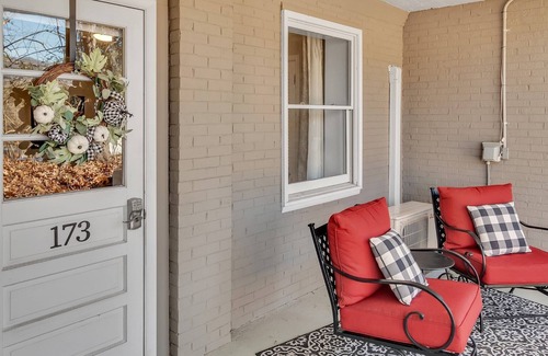Waynesville Apartamento | Only TWO BLOCKS from Main Street!