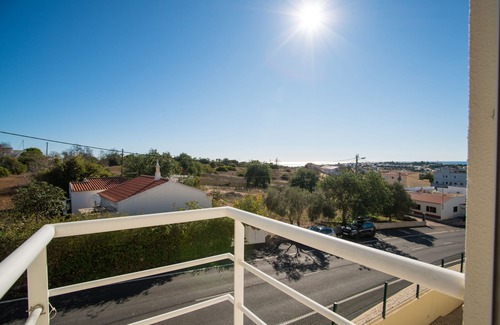 Patroves Casa | Solo dos pasos desde tu puerta de entrada a la piscina