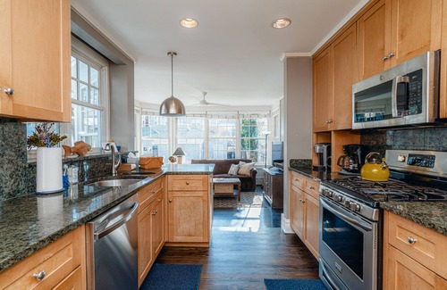 Rogers Park Casa | Only Urban Beach House in Chicago