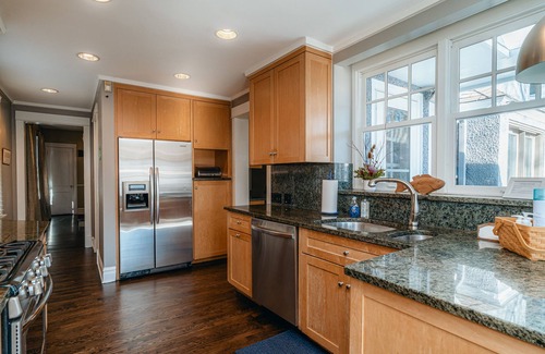 Rogers Park Casa | Only Urban Beach House in Chicago