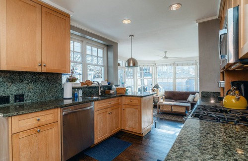 Rogers Park Casa | Only Urban Beach House in Chicago