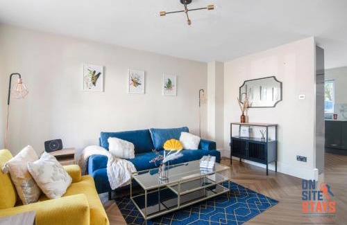 Downham Apartamento | OnSiteStays - EARLY CHECK IN AUGUST - Modern 3 bed House, 2 x Parking, Garden, WIFI & dishwasher
