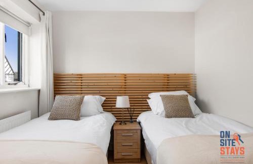 Downham Apartamento | OnSiteStays - EARLY CHECK IN AUGUST - Modern 3 bed House, 2 x Parking, Garden, WIFI & dishwasher