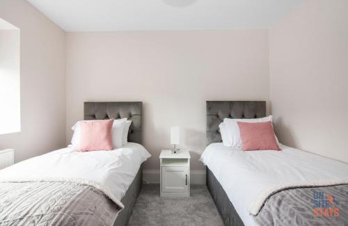 Petts Wood and Knoll Chalet De Esquí | OnSiteStays New Large modern 4 bed, Parking, Wifi, 2 x Bathroom