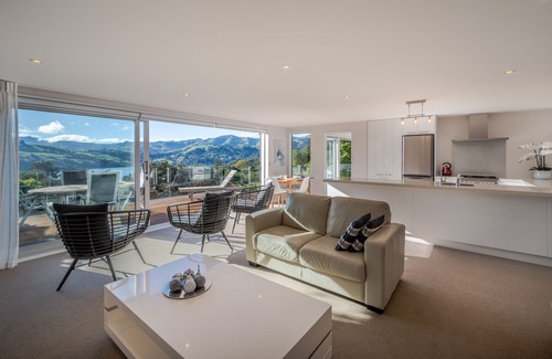 Akaroa Casa | Onuku Oasis - Akaroa Holiday Home