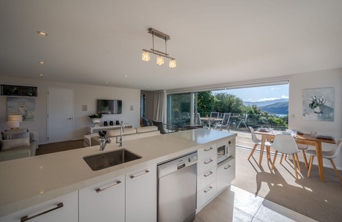 Akaroa Casa | Onuku Oasis - Akaroa Holiday Home