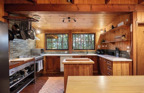 Healesville Casa | Onyx Retreat Yarra Valley | Spa, Sauna on 13 Acres