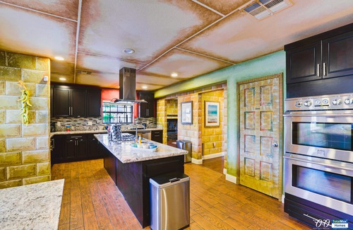 Las Vegas Casa | OO Urban Oasis 9BD/8BA Villa Near Vegas Strip-3.4mi