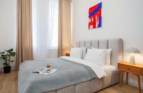Friedrichshain Apartamento | oompH Berlin 3BR Apt with Light Tones and Artwork