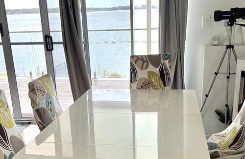 Brisbane Waterfront Casa | Ooncooncoo Bay Waterfront Stay, Russell Island 4184