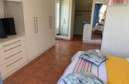 Cape Town Casa | Oostenberg VIP Guest House
