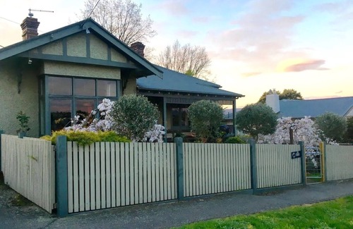 West Launceston Casa | Oozing character, romantic and cosy for two.