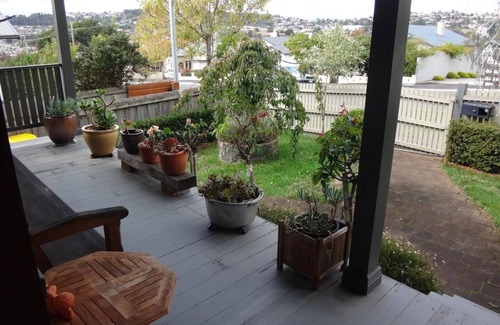 West Launceston Casa | Oozing character, romantic and cosy for two.