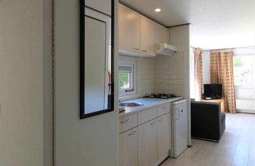 Marum Chalet De Esquí | Op de grens van Friesland,Groningen en Drenthe,direct tegen bos gelegen