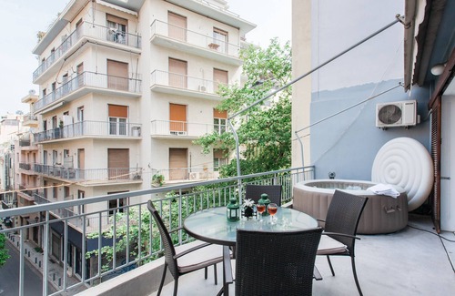 Plaka Apartamento | Open Air HotTub / BIG Balcony / Athens Boutique Apartment