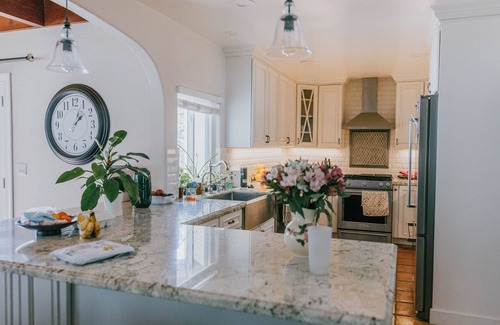 Newhall Casa | Open and Bright 4-Bedroom Italian Retreat