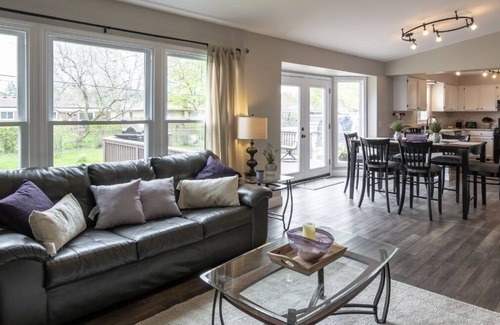 Warren Casa | Open Concept Centrally-Located in Metro Detroit