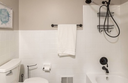 Warren Casa | Open Concept Centrally-Located in Metro Detroit